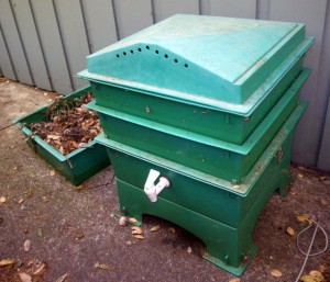 Multi level worm bin