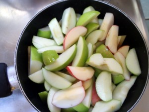 Cut apples for cooking